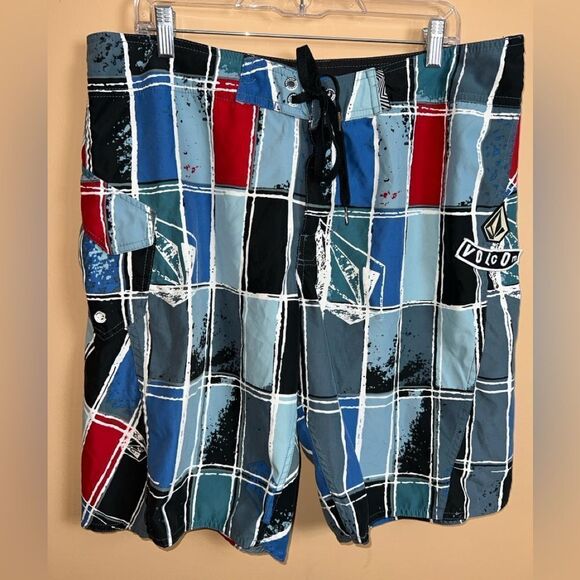 Volcom Men’s Size 38 Bright Geometric Pattern Swim Trunks Board Shorts - Picture 1 of 5
